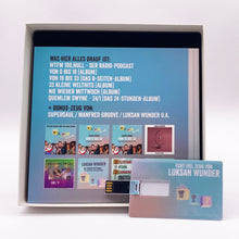 Lade das Bild in den Galerie-Viewer, Ganz viel Zeug von Luksan Wunder (USB-Stick)