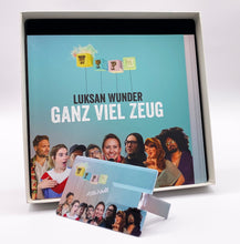 Lade das Bild in den Galerie-Viewer, Ganz viel Zeug von Luksan Wunder (USB-Stick)
